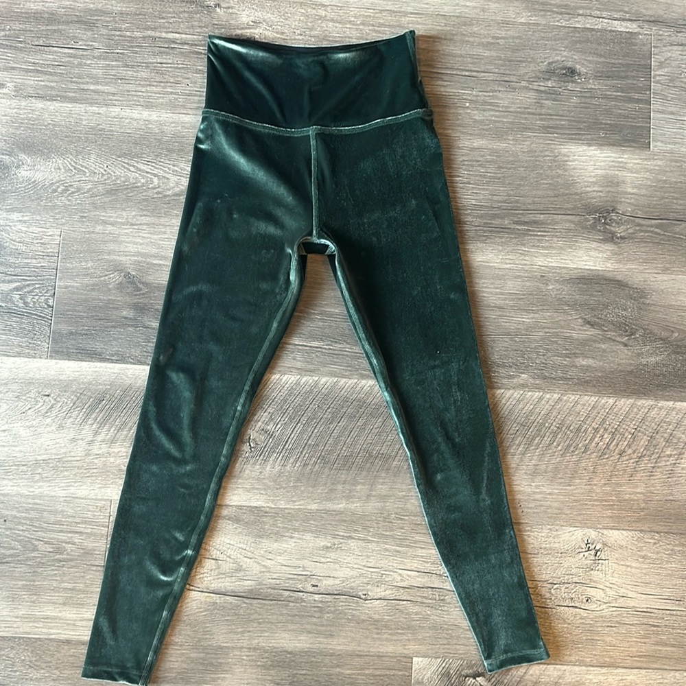 Beyond Yoga Velvet Motion High Waisted Midi Legging Green Size M